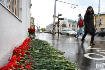 Место гибели Ильдара Галеева и Алексея Макарова в ДТП на Московской