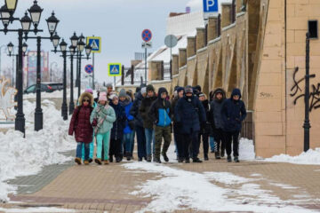 Всех прилетевших встречали чак–чаком