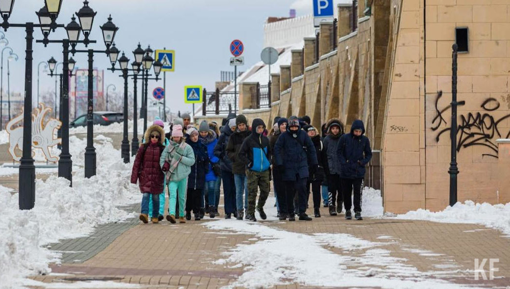 Всех прилетевших встречали чак–чаком