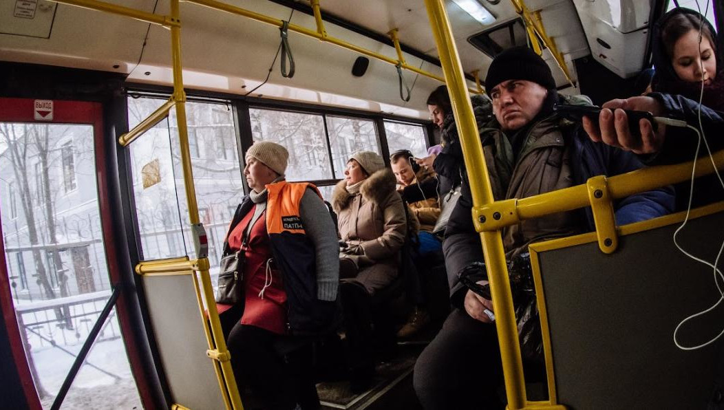 В часы пик машины заполнены под завязку. Тайминги прибытия и отправки в приложении «Умный транспорт» некорректны. Ситуация стала лучше по сравнению с 2021 годом